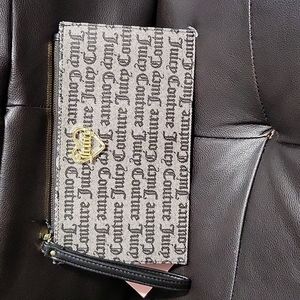 Juicy wristlet 🔥